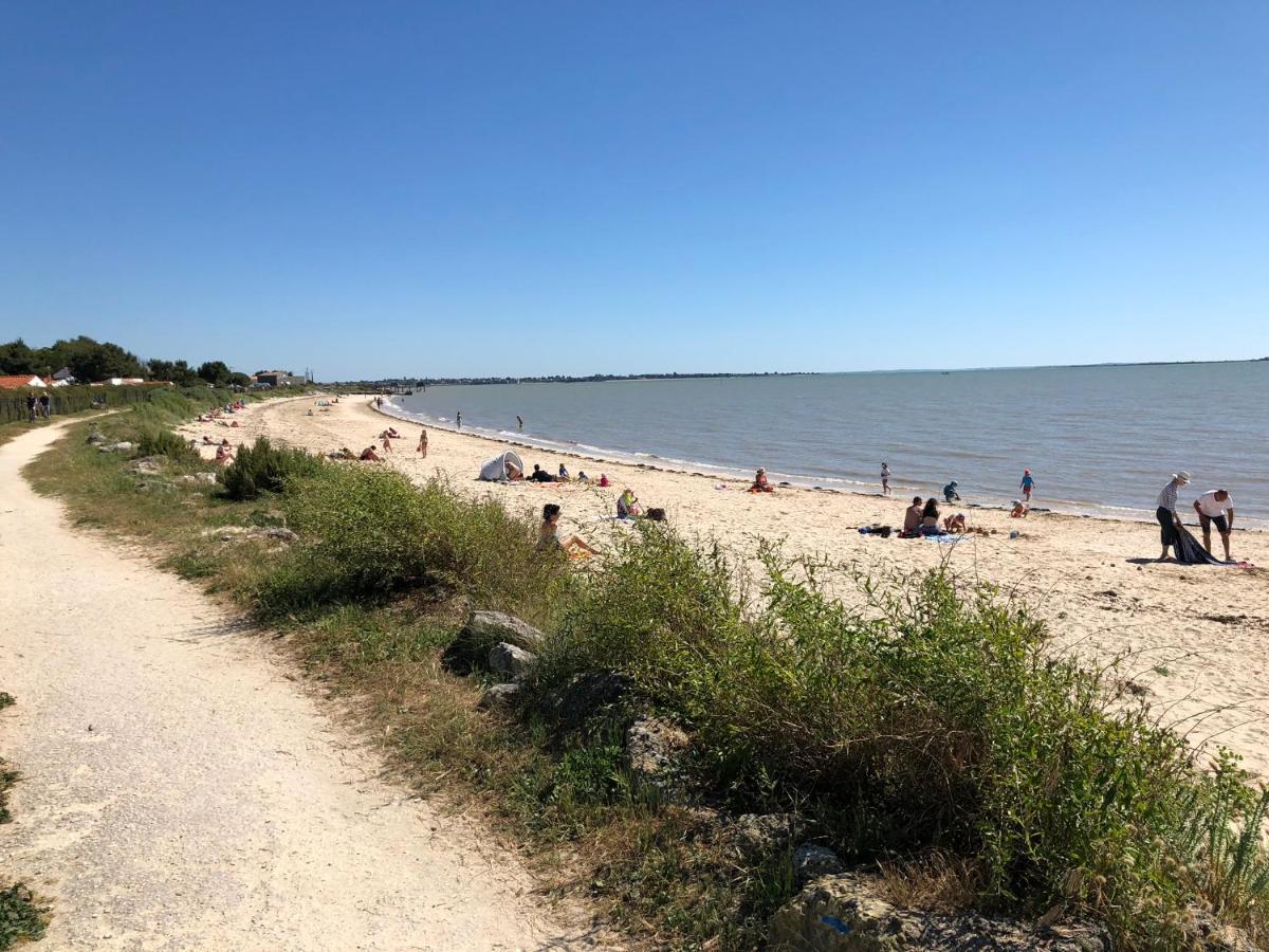 Le Rendez Vous Des Vacances 富拉 外观 照片