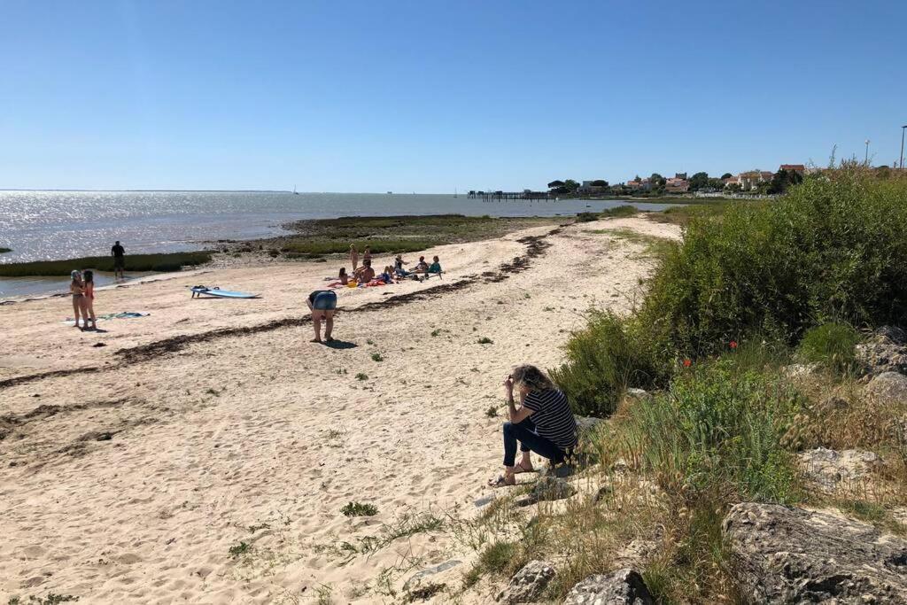 Le Rendez Vous Des Vacances 富拉 外观 照片
